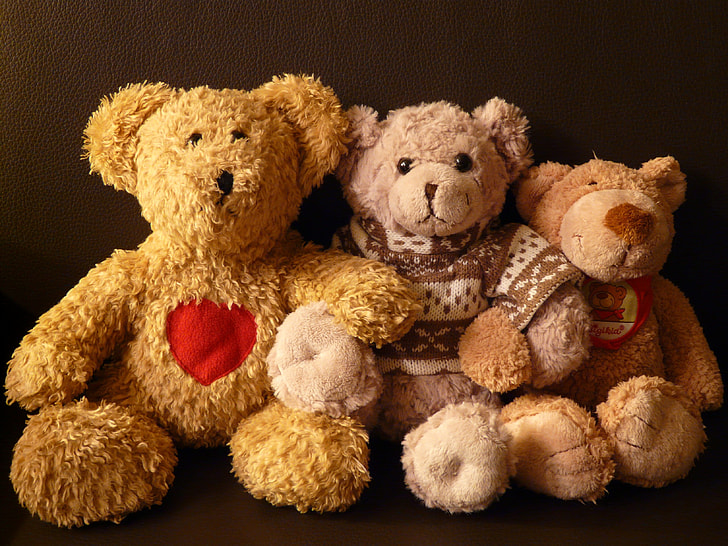 three brown bear plush toys