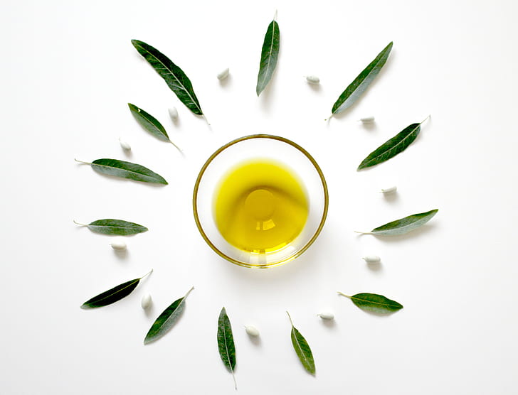 olive oil in clear glass cup