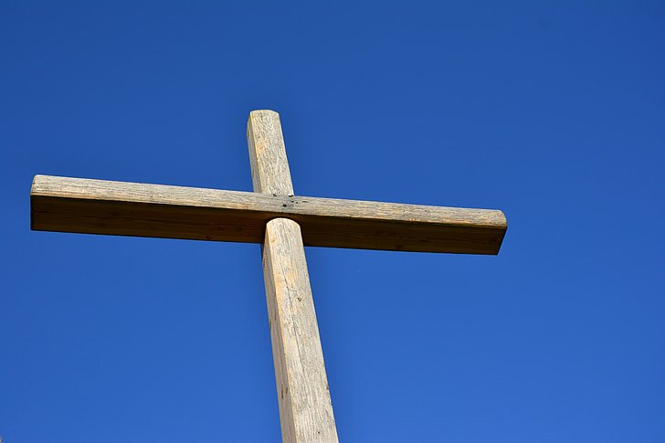 brown wooden cross under clear blue sky during daytime