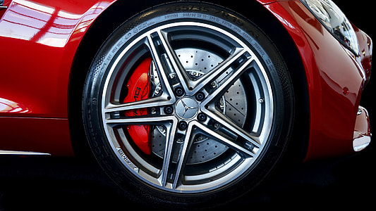 chrome-colored Mercedes-Benz 5-spoke vehicle wheel