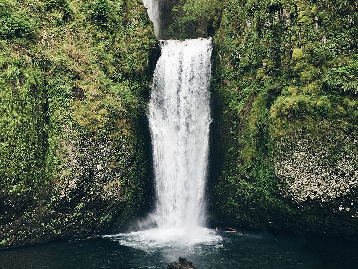 waterfalls between rocks with gras