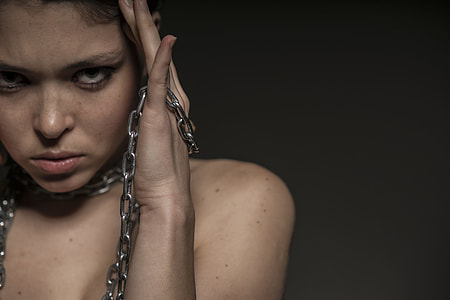 woman holding gray chain