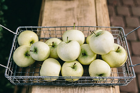 Healthy green apples in the basket