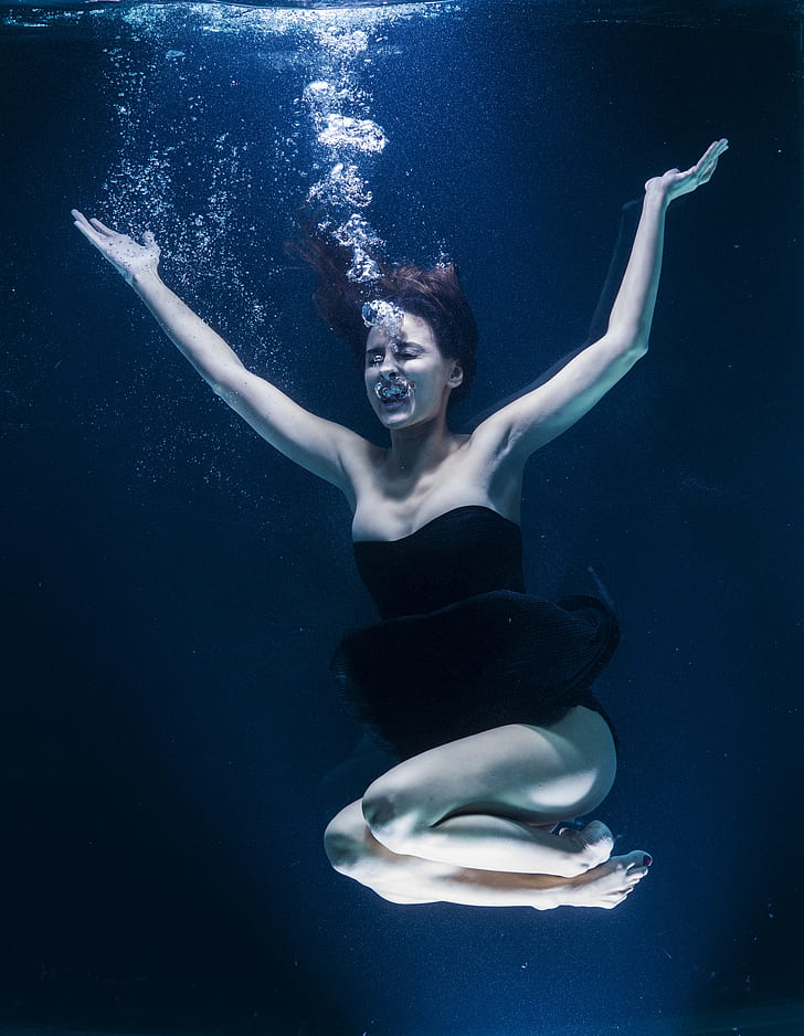 woman on underwater