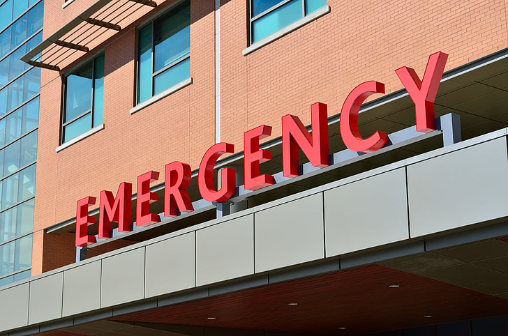 emergency hospital signage