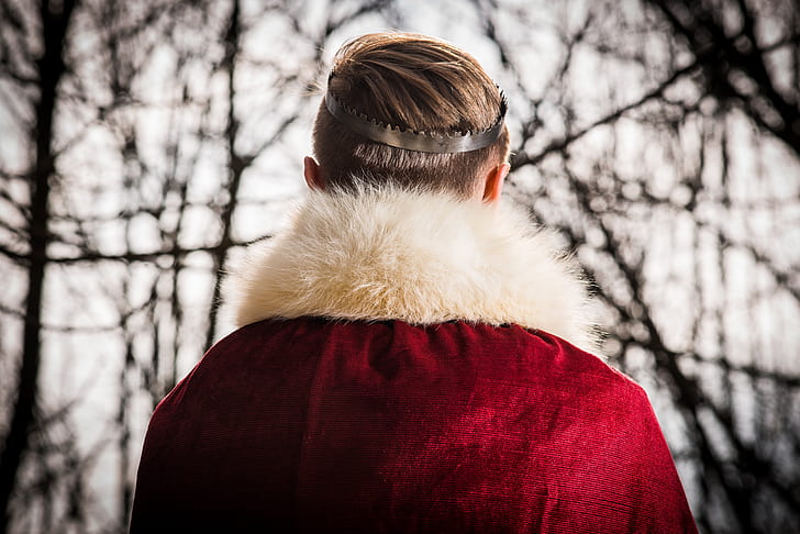 man wearing red and white parka coat focus photography