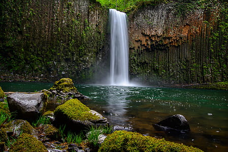 shallow focus photography of waterfalls