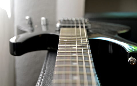 closeup photo of black stratocaster electric guitar