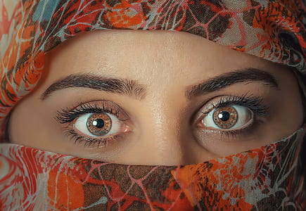 close up photo of person's brown eyes