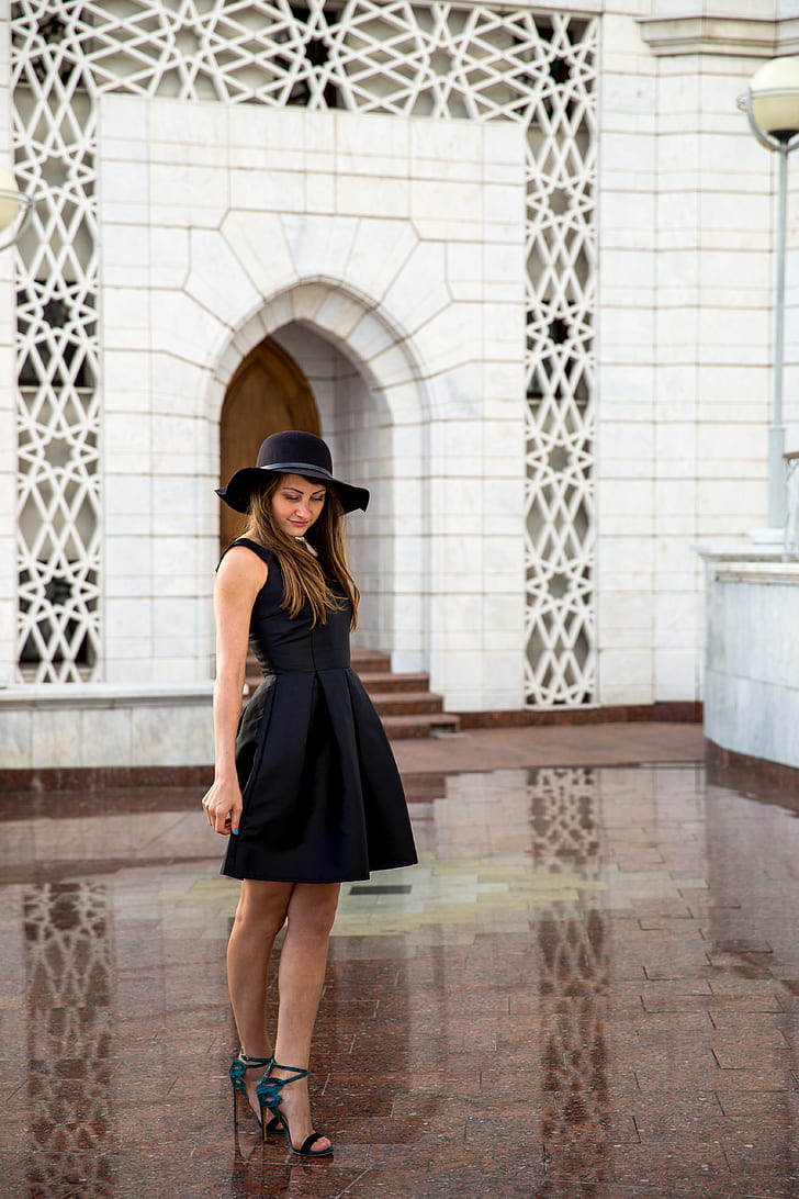 woman wearing black sleeveless dress and hat