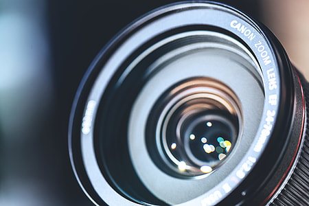Closeup shot of a zoom lens for Canon DSLR cameras
