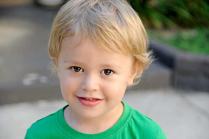 photo of boy wearing green crew-neck shirt
