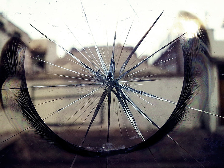 shallow focus photography of cracked glass