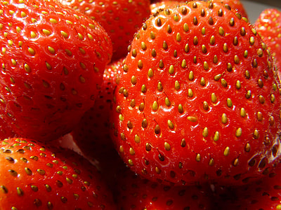 close-up photo of strawberries