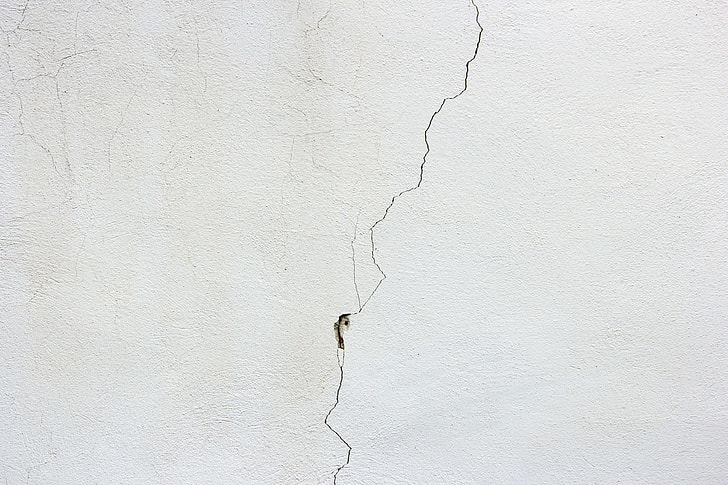 cracked wall graphic wallpaper