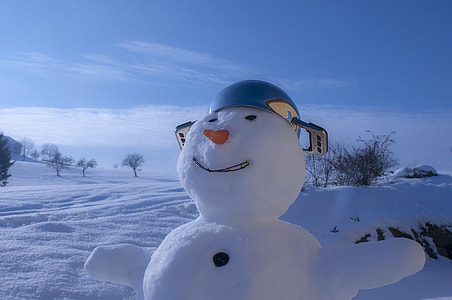 shallow focus photography of snowman wearing blue cooking pot
