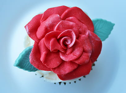 red rose flower cupcake top