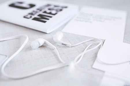 white Acer in-ear headphones