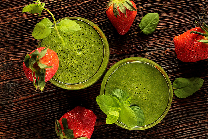 Green smoothie drink with strawberries