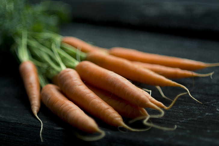 orange carrots in selective focus photography