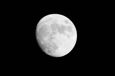 full moon during nightime