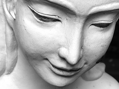 woman's face statue