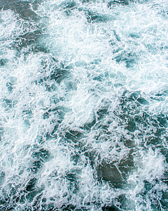 photo of ocean's splash