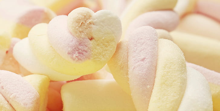 close-up photo of twisted marshmallows
