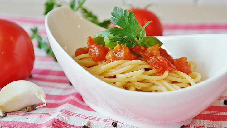 pasta dish on white ceramic bowl