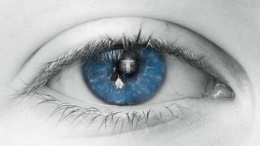 closeup photography of human blue eye