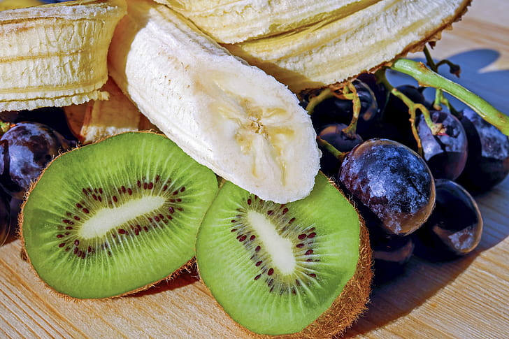 banana, kiwi lemon, and grapes