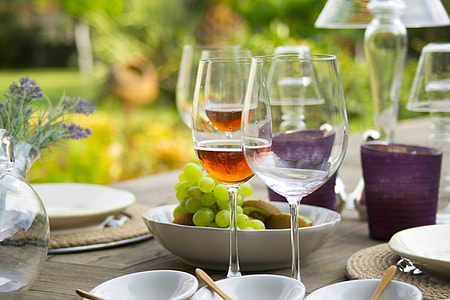 two wine glasses near bowl of white grapes wallpaper