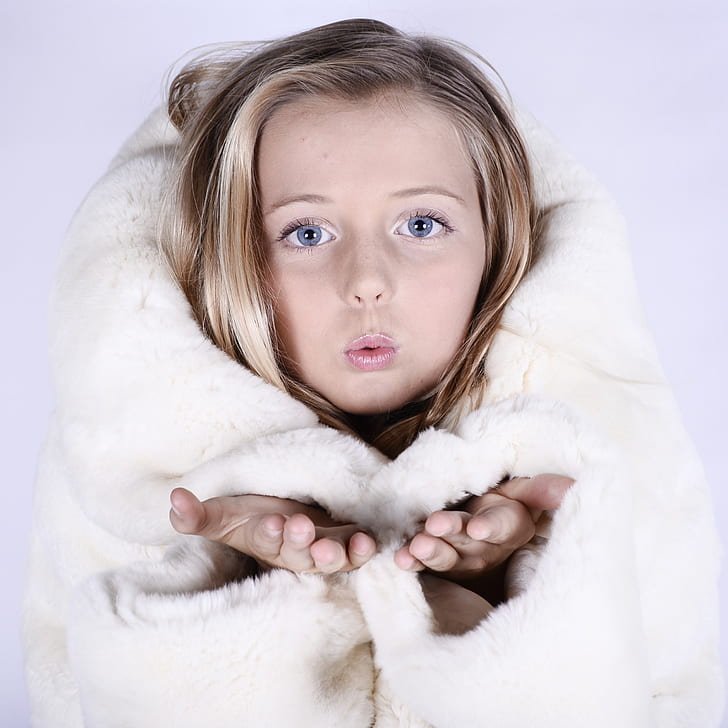 Girl Wearing White Fur Coat Pickpik, White Fur Coat Childrens