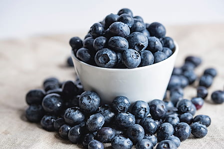 selective focus photography of blueberries
