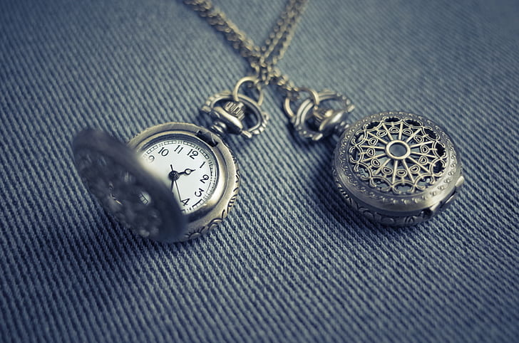 pocket watch reads at 1:25