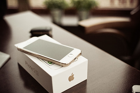 iPhone 5S Gold with a box