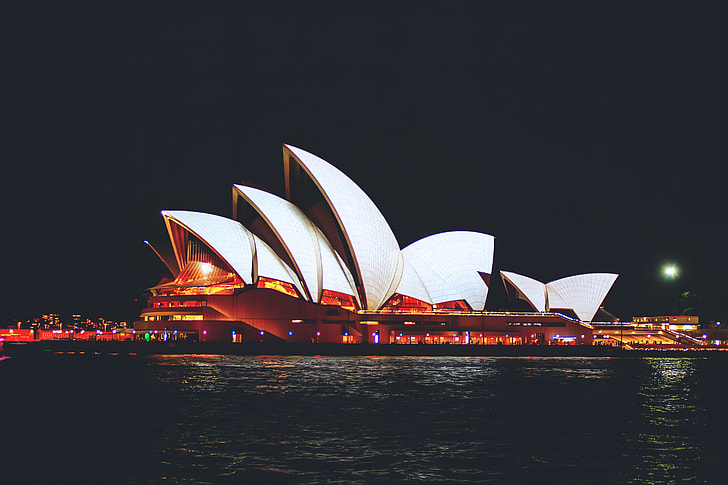 Night shot of the famous Sydney Opera House in Australia