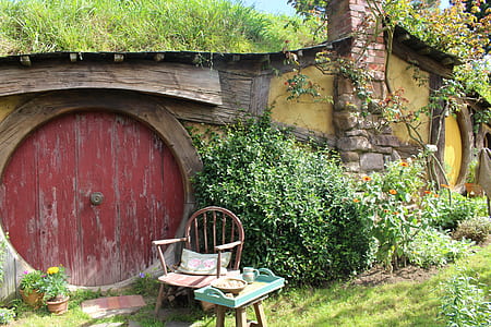 Hobbit house during daytime