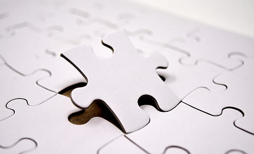 selective focus photo of a jigsaw puzzle