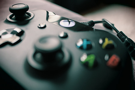 closeup photography of Xbox One game controller