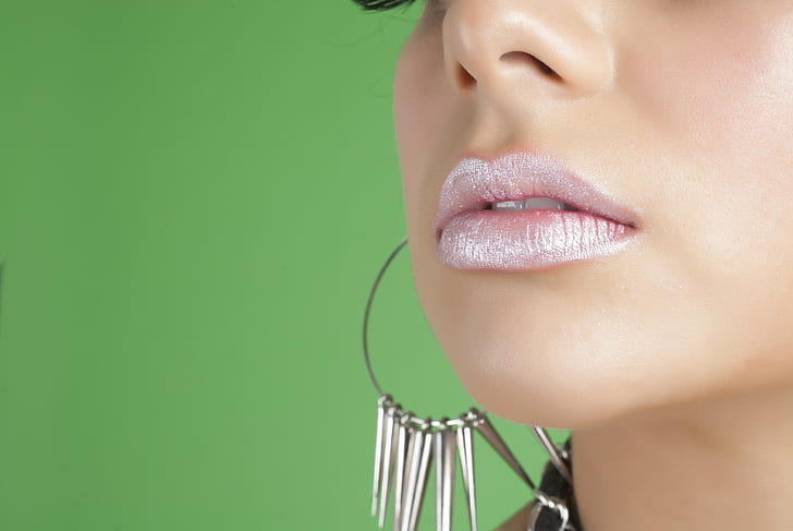 woman wearing silver-colored earring