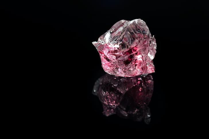 selective focus photographed of pink crystal