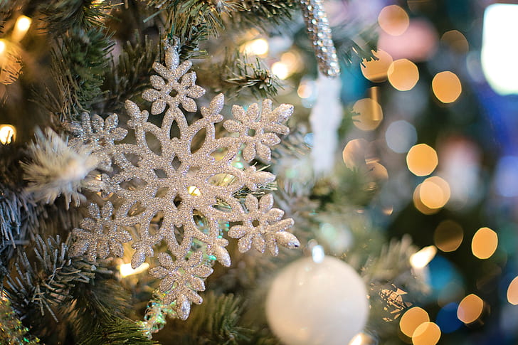 close-up photography of snow flake ornament