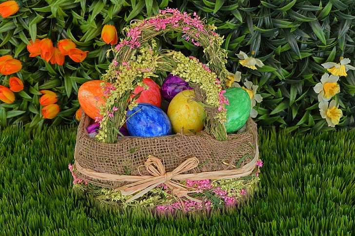 Ester eggs on brown floral baskets