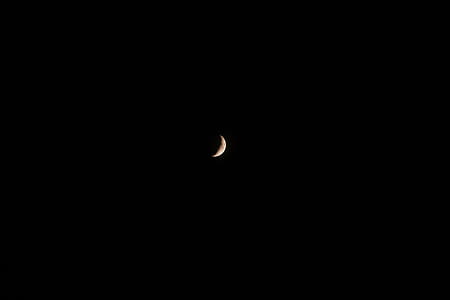 crescent moon at nighttime