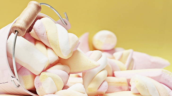 selective focus photography of marshmallows