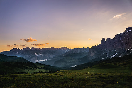 Landscape shot of mountains in Italy at sunset