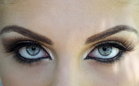 close-up photo of woman's eye