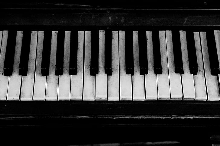 closeup photo of piano keys