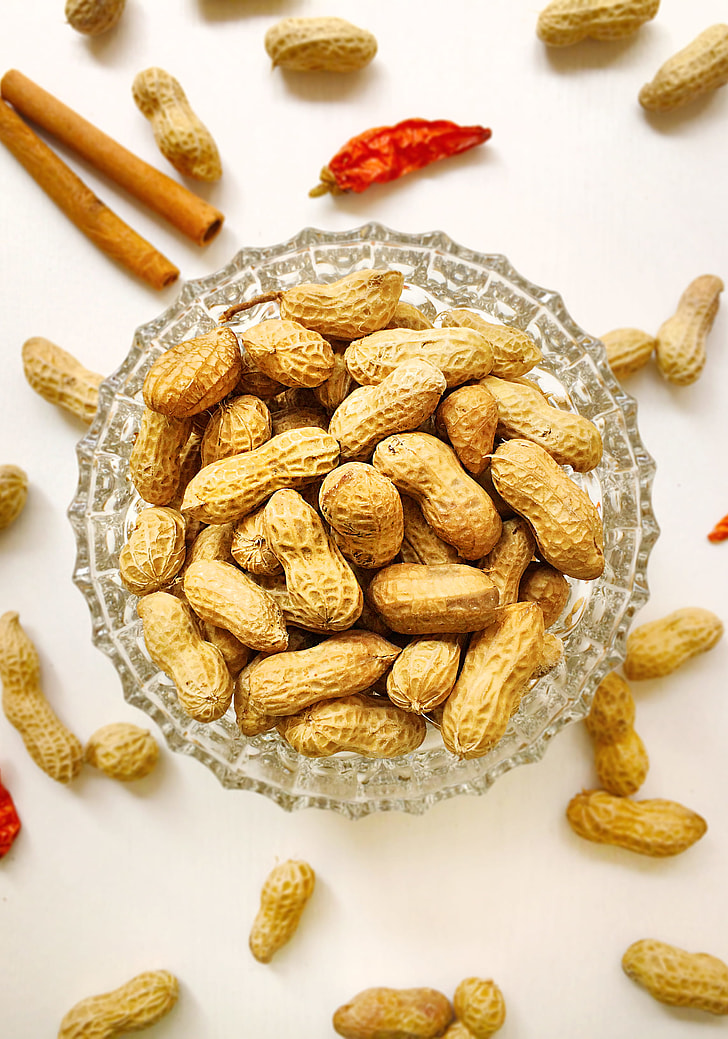 dried salted peanuts